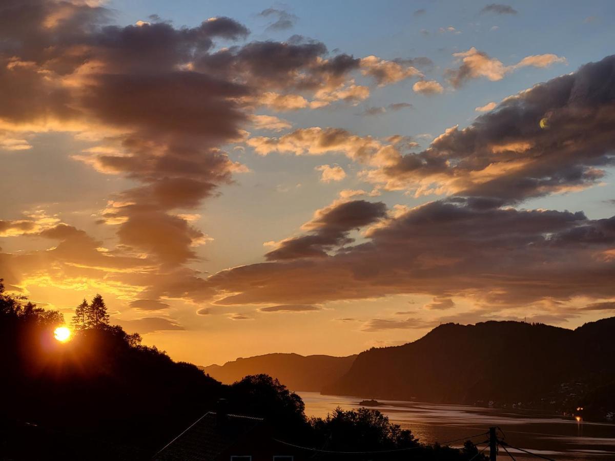 Nydelig Beliggenhet, Fjord Utsikt - Elegant Rom Hotel Bergen Esterno foto